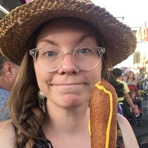 Meet your Posher, Elissa